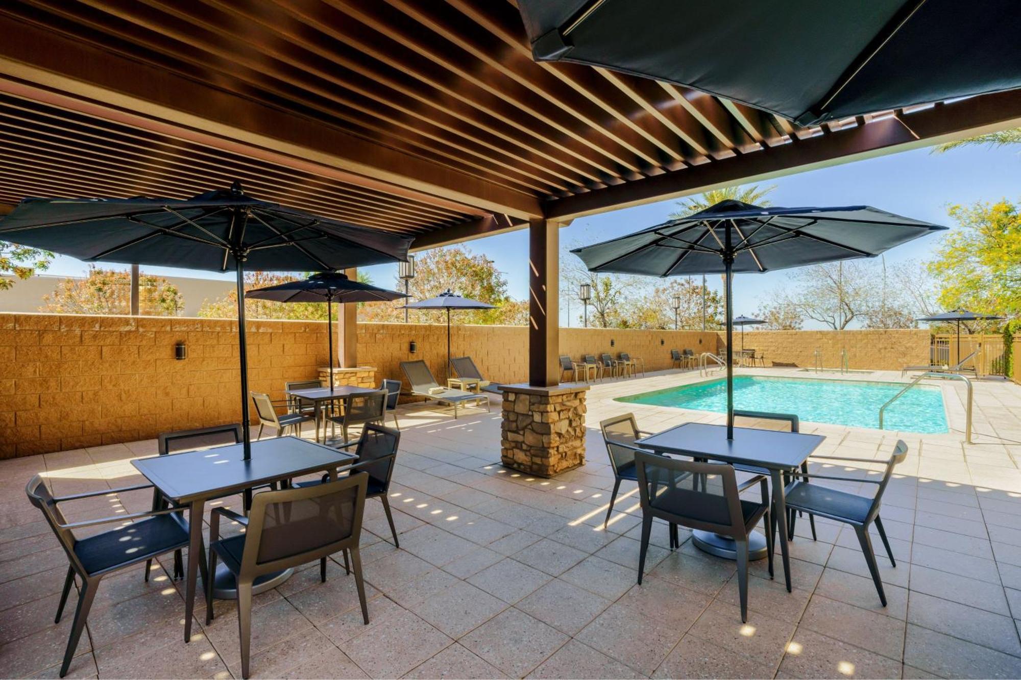 Courtyard By Marriott Phoenix Mesa Gateway Airport Екстериор снимка