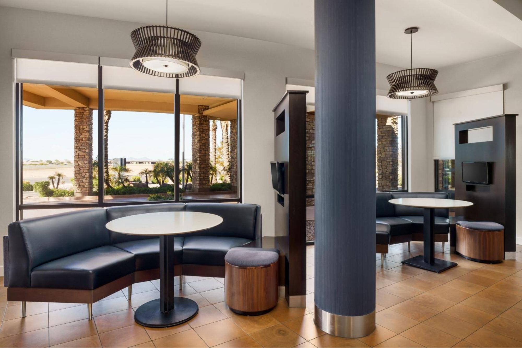 Courtyard By Marriott Phoenix Mesa Gateway Airport Екстериор снимка