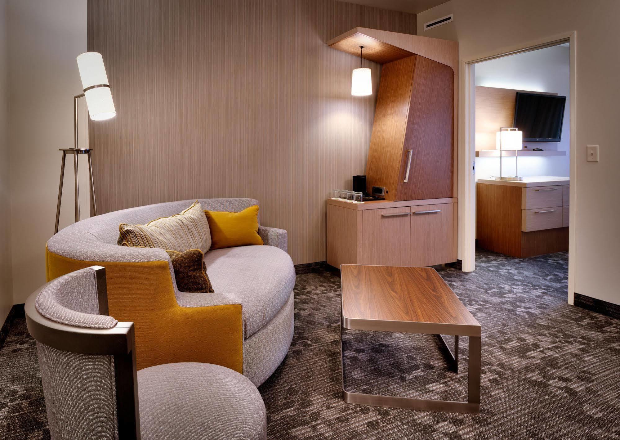 Courtyard By Marriott Phoenix Mesa Gateway Airport Екстериор снимка